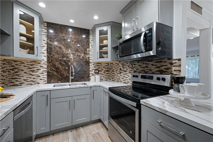 5215 Balboa Boulevard 203, Encino, California 91316