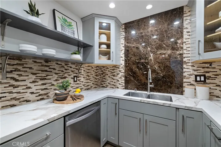 5215 Balboa Boulevard 203, Encino, California 91316