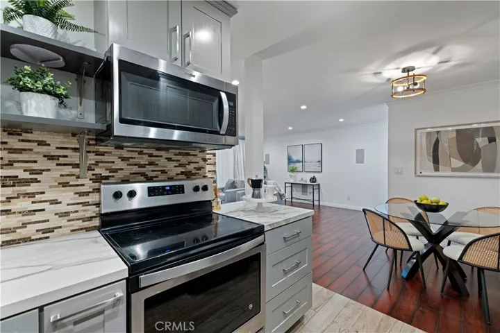 5215 Balboa Boulevard 203, Encino, California 91316