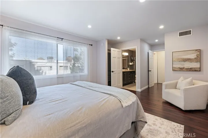 5215 Balboa Boulevard 203, Encino, California 91316