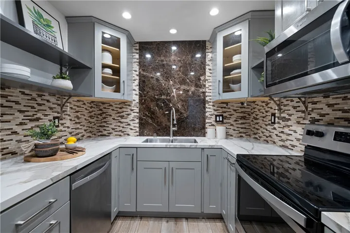 5215 Balboa Boulevard 203, Encino, California 91316