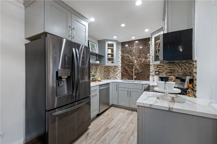 5215 Balboa Boulevard 203, Encino, California 91316