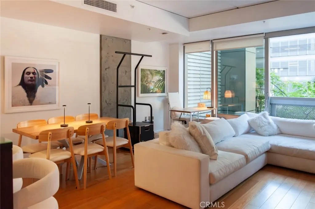 1155 S Grand, Los Angeles, California 90015 home-pic-3