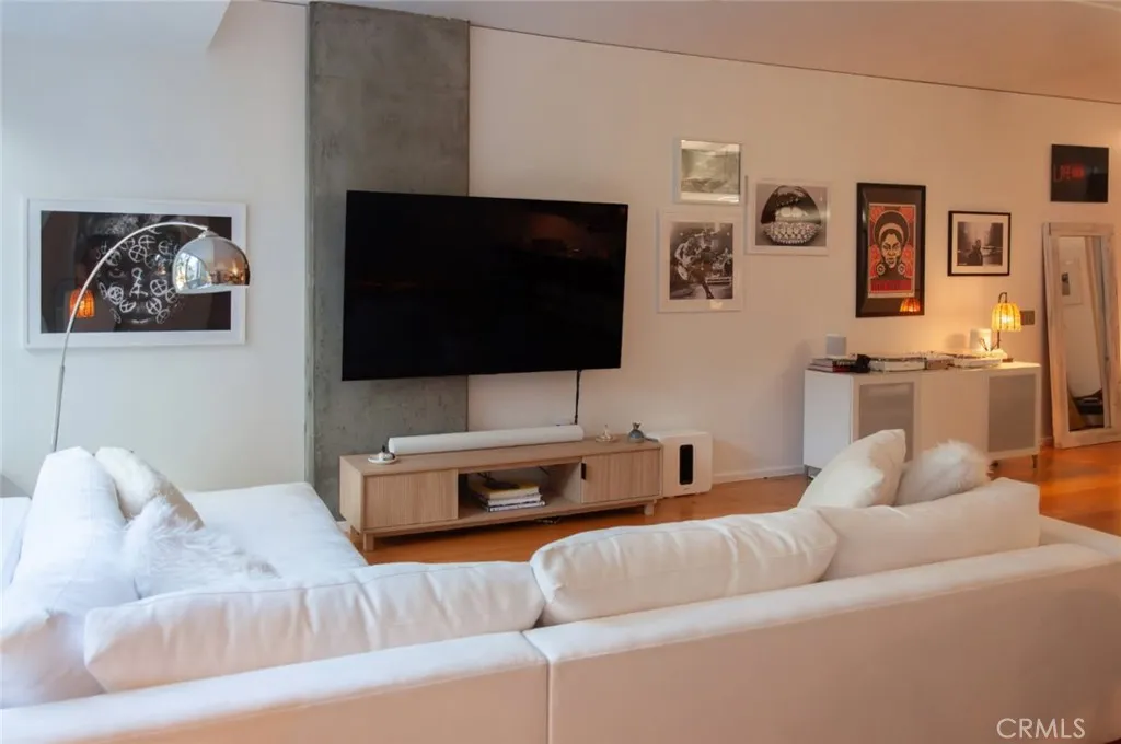 1155 S Grand, Los Angeles, California 90015 home-pic-8