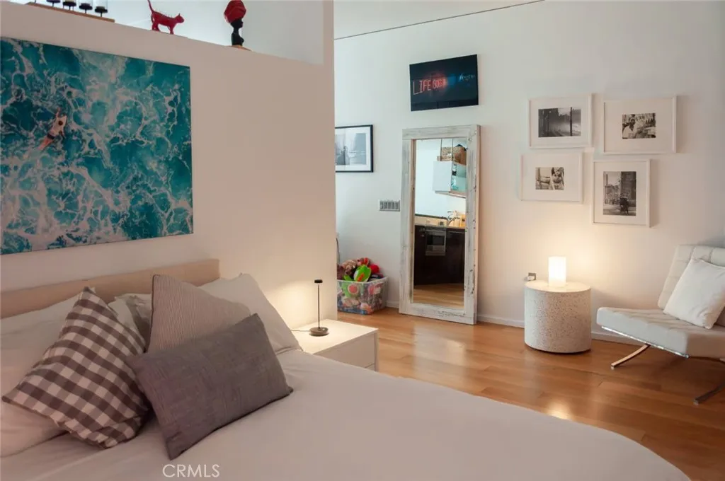 1155 S Grand, Los Angeles, California 90015 home-pic-4