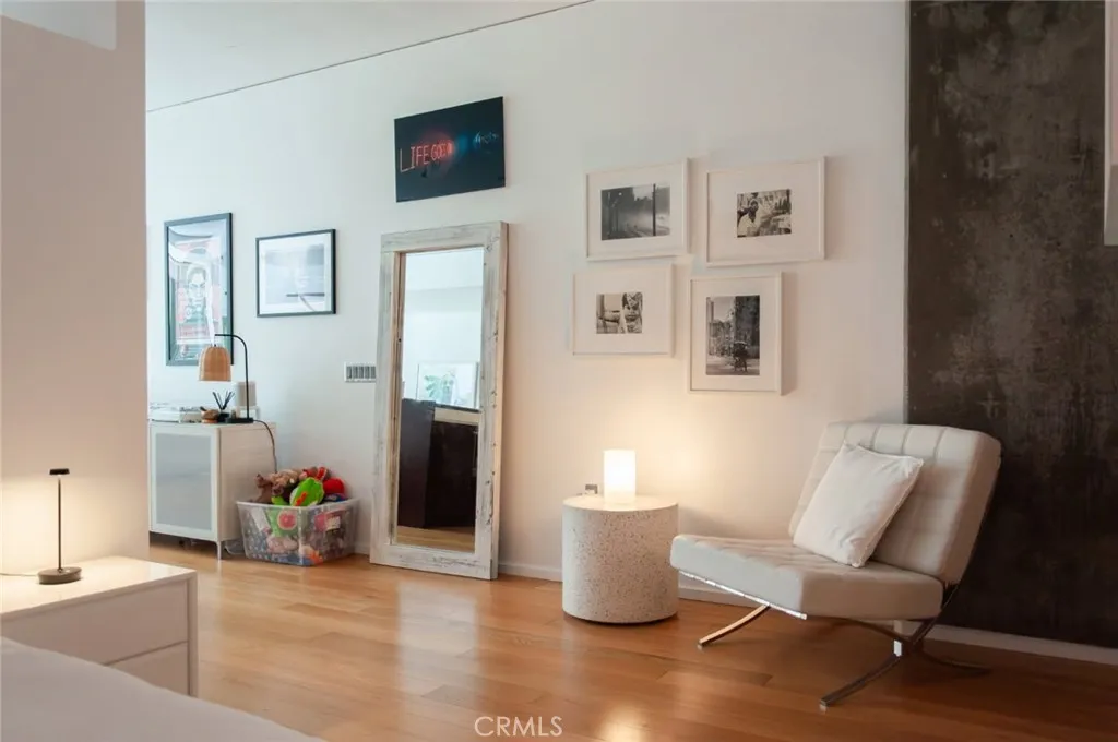 1155 S Grand, Los Angeles, California 90015 home-pic-5