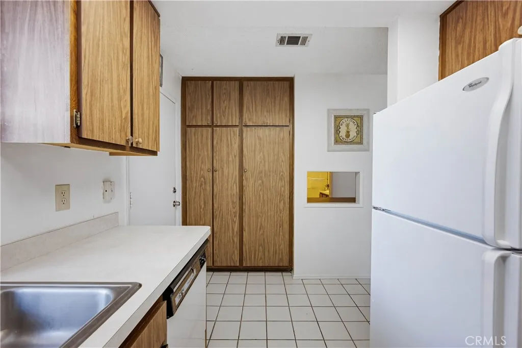 643 W Villa Chaparral, San Jacinto, California 92583 home-pic-7