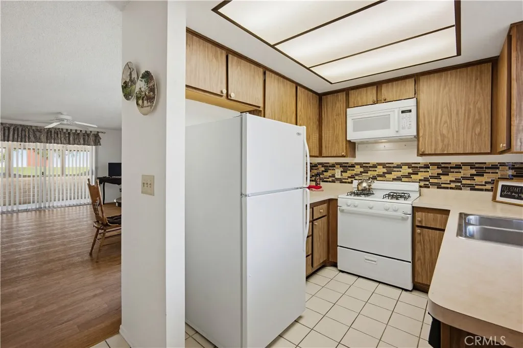 643 W Villa Chaparral, San Jacinto, California 92583 home-pic-6