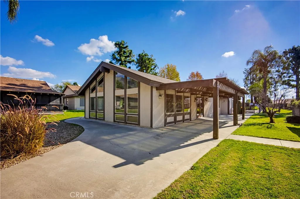 643 W Villa Chaparral, San Jacinto, California 92583 home-pic-35