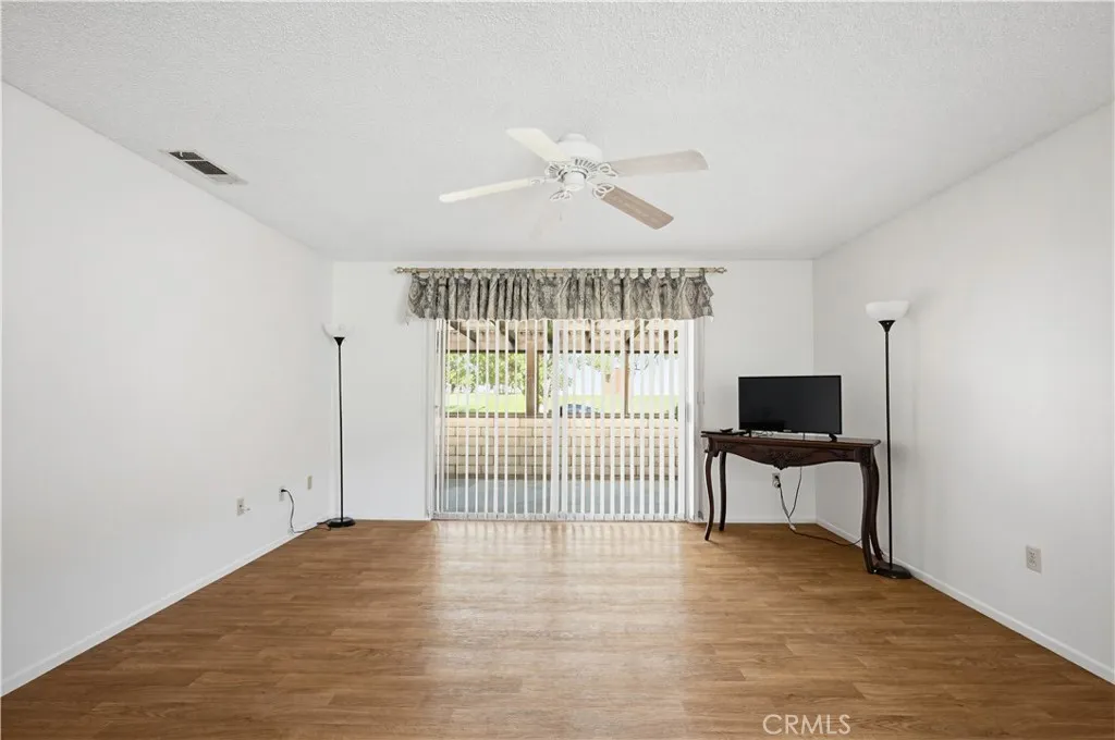 643 W Villa Chaparral, San Jacinto, California 92583 home-pic-10