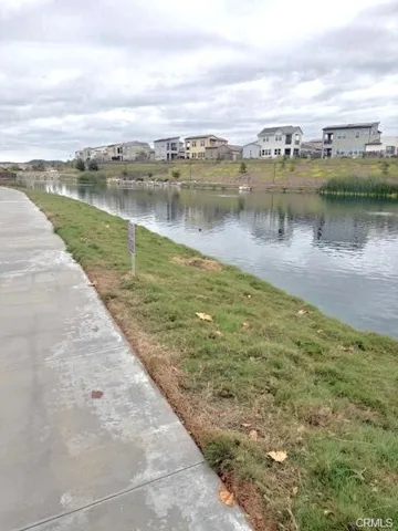 WALKING TRAIL AROUND LAKE!