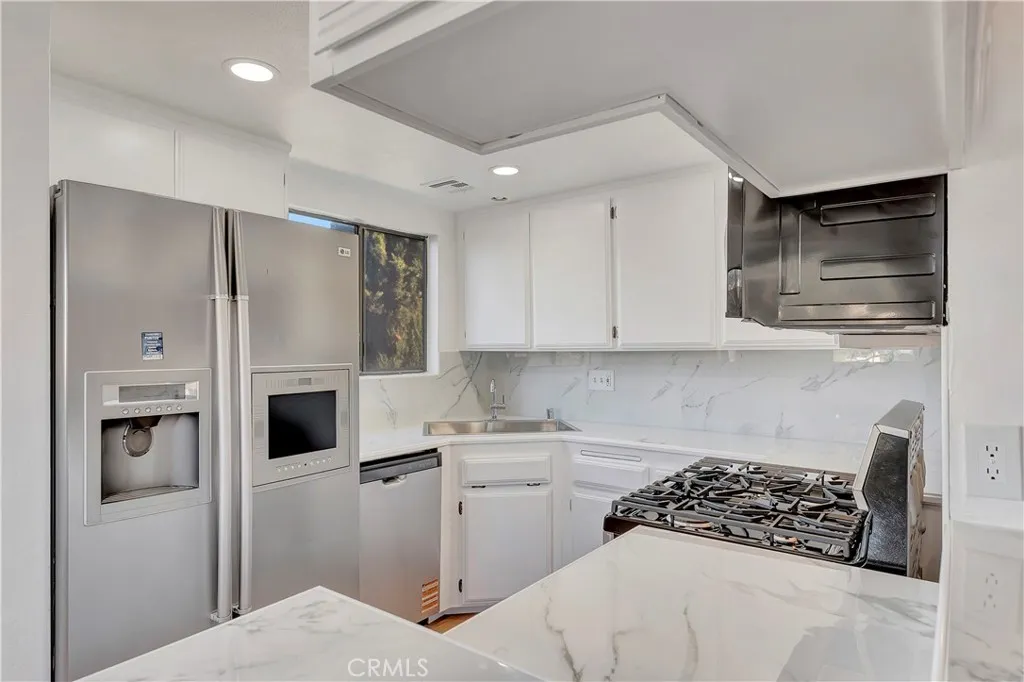 609 E Phillips, Pomona, California 91766 home-pic-12