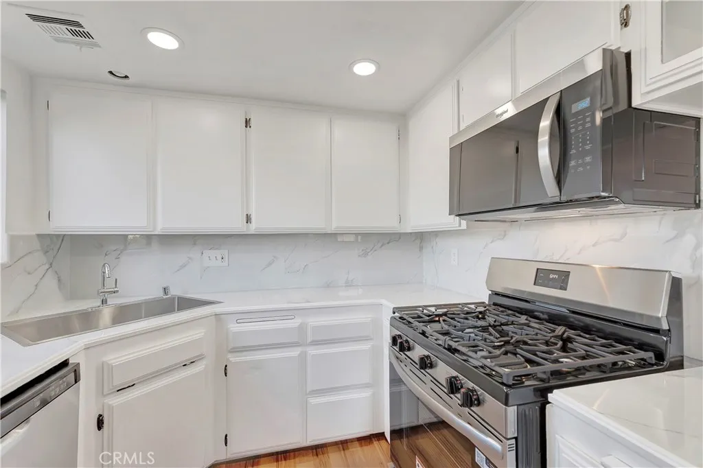609 E Phillips, Pomona, California 91766 home-pic-13