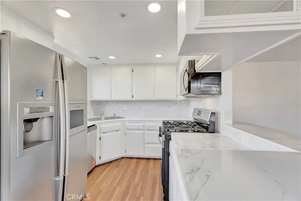 609 E Phillips, Pomona, California 91766 home-pic-14