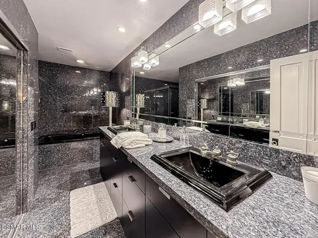 gPrimary Bedroom Suite4