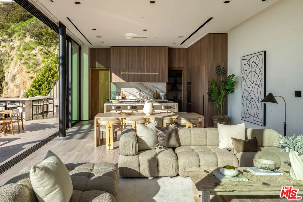 8777 W Hollywood Blvd, Los Angeles, California 90069 home-pic-6