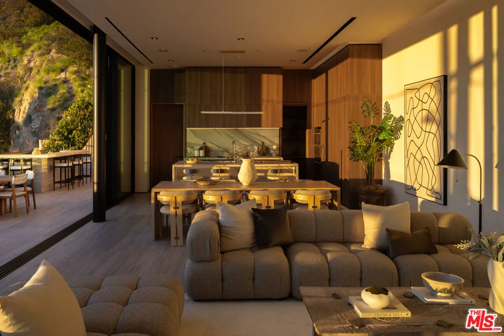 8777 W Hollywood Blvd, Los Angeles, California 90069 home-pic-17