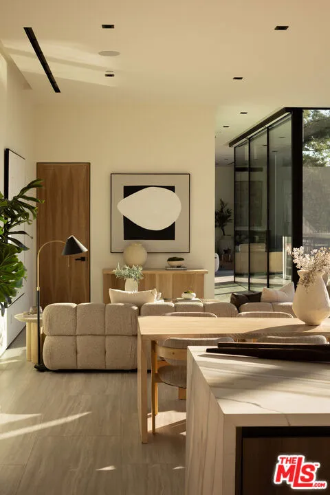 8777 W Hollywood Blvd, Los Angeles, California 90069 home-pic-7