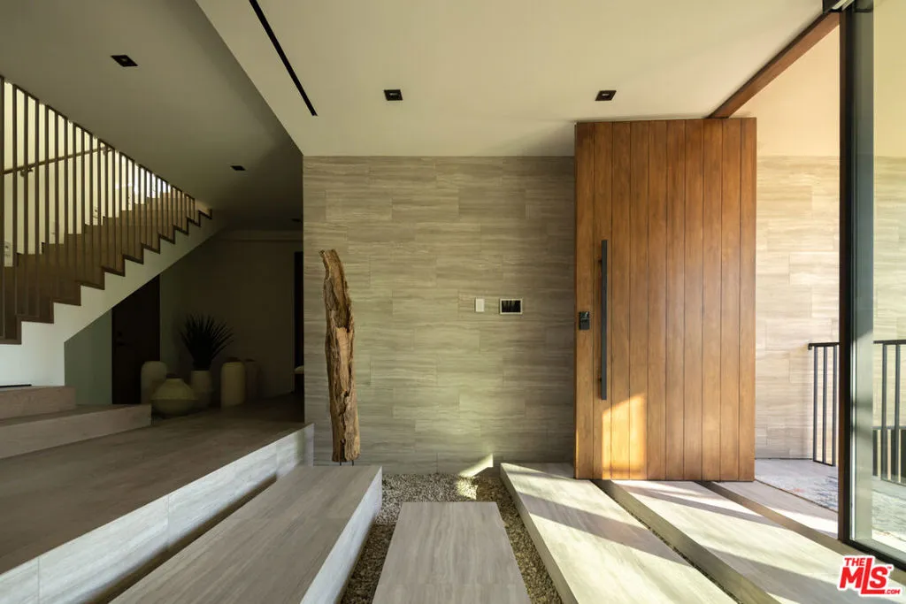 8777 W Hollywood Blvd, Los Angeles, California 90069 home-pic-1