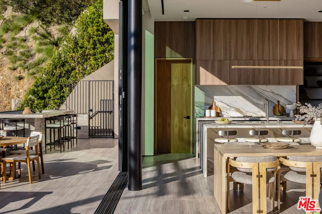 8777 W Hollywood Blvd, Los Angeles, California 90069 home-pic-9