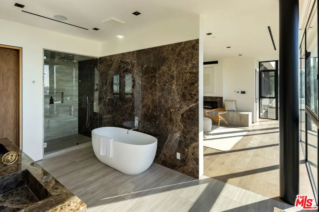 8777 W Hollywood Blvd, Los Angeles, California 90069 home-pic-13