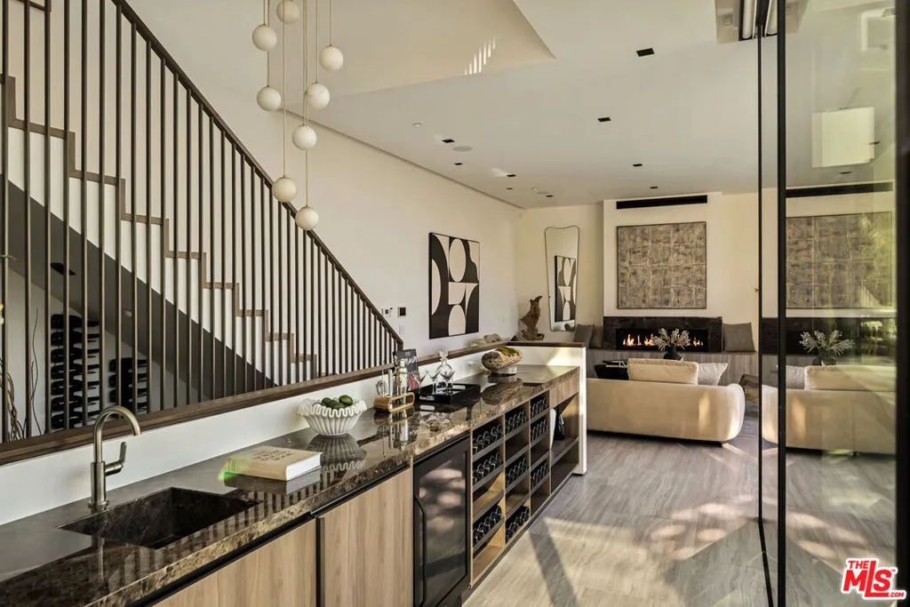 8777 W Hollywood Blvd, Los Angeles, California 90069 home-pic-10