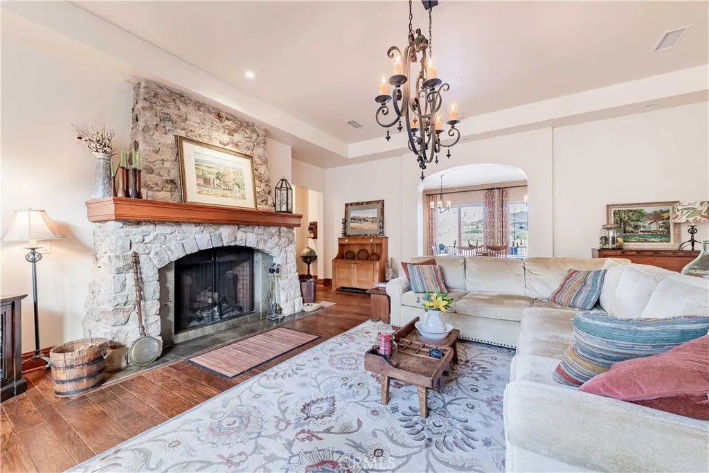 26525 Carancho Road, Temecula, California 92590 home-pic-11
