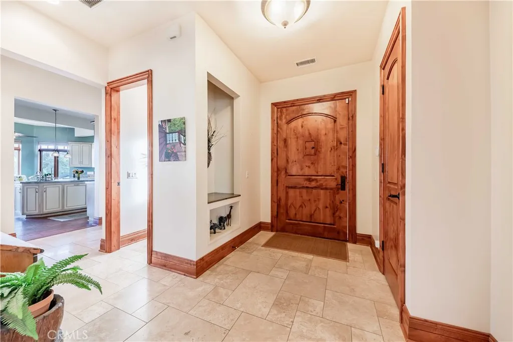 26525 Carancho Road, Temecula, California 92590 home-pic-5