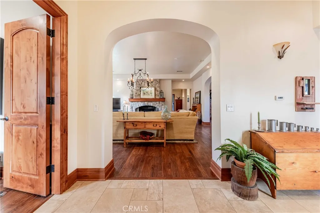 26525 Carancho Road, Temecula, California 92590 home-pic-4