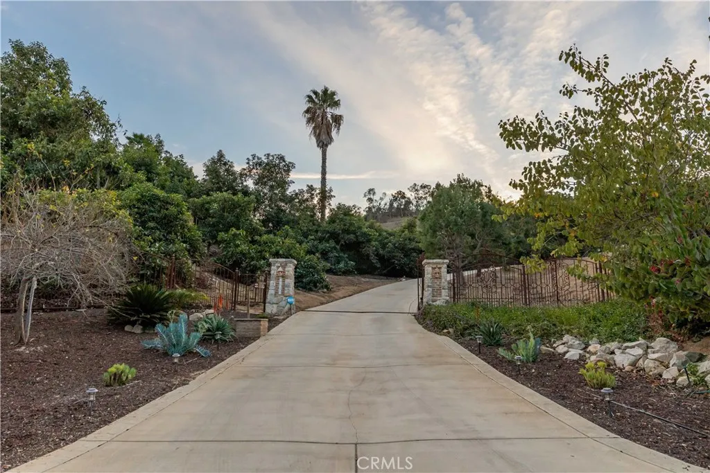 26525 Carancho Road, Temecula, California 92590 home-pic-56