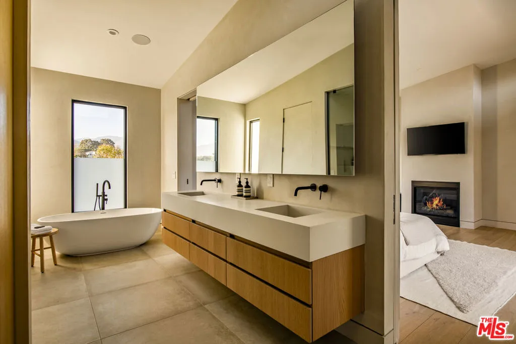 28869 Selfridge Drive, Malibu, California 90265 home-pic-16