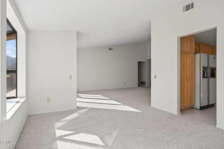 8-web-or-mls-UpmarketMedia_17164V-038