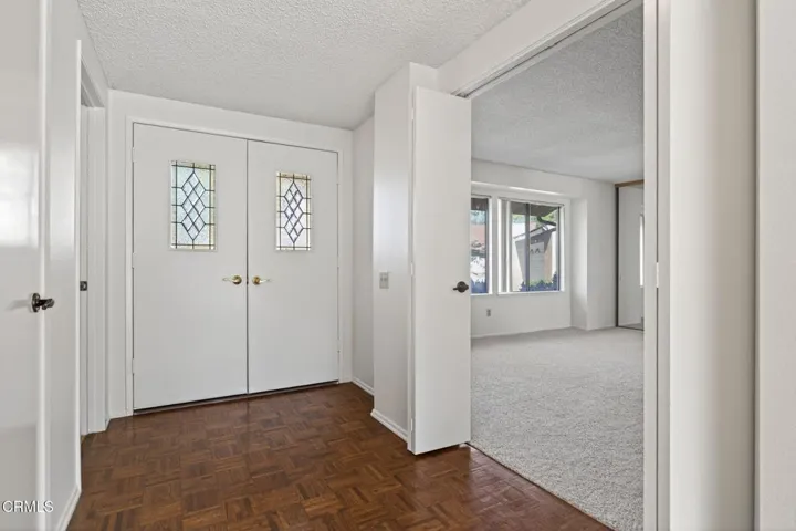 4-web-or-mls-UpmarketMedia_17164V-011