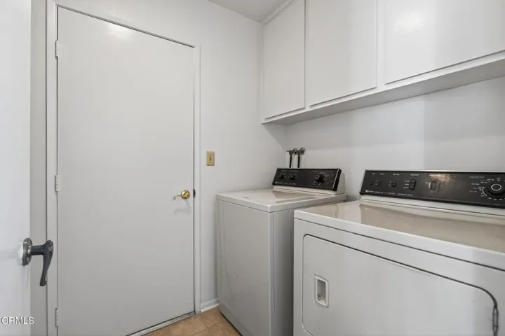 26-web-or-mls-UpmarketMedia_17164V-077