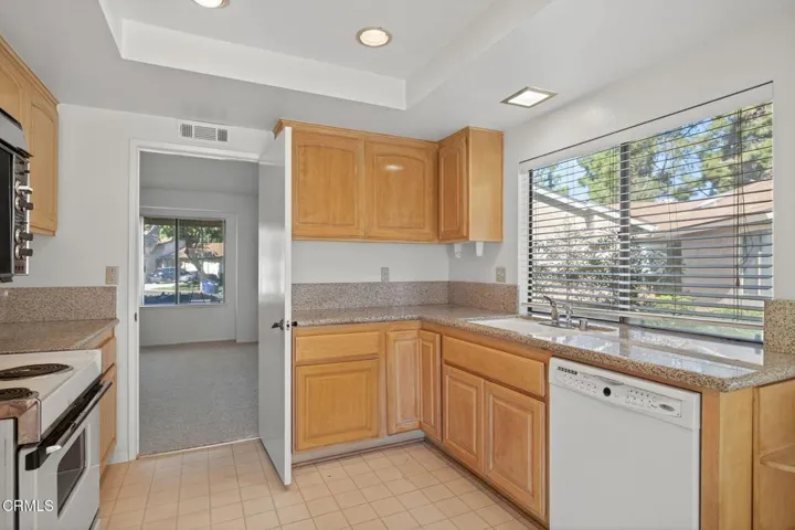 11-web-or-mls-UpmarketMedia_17164V-050