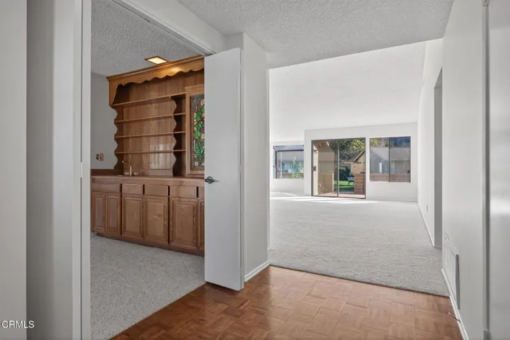 3-web-or-mls-UpmarketMedia_17164V-009