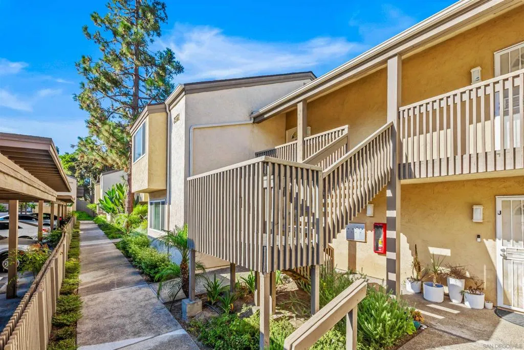 8561 Villa La Jolla Dr K, La Jolla, California 92037 home-pic-20