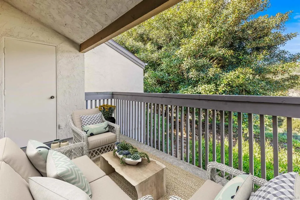 8561 Villa La Jolla Dr K, La Jolla, California 92037 home-pic-15