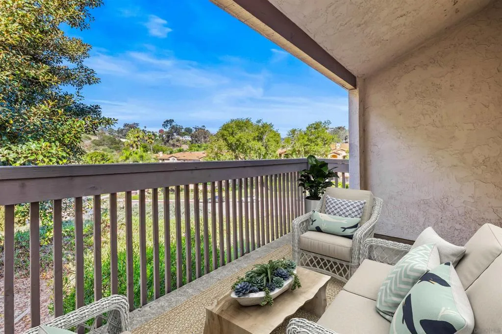 8561 Villa La Jolla Dr K, La Jolla, California 92037 home-pic-17