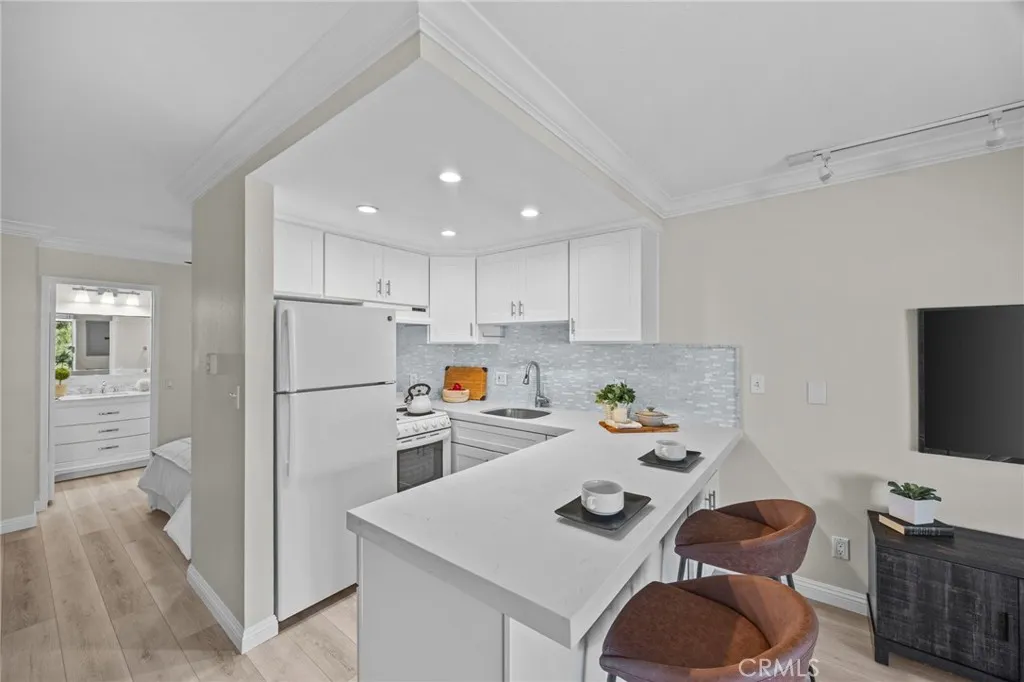 101 Scholz Plaza Ph19, Newport Beach, California 92663 home-pic-2