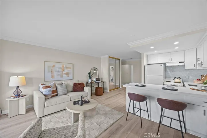 101 Scholz PH19 - Light, Bright, and Remodeled