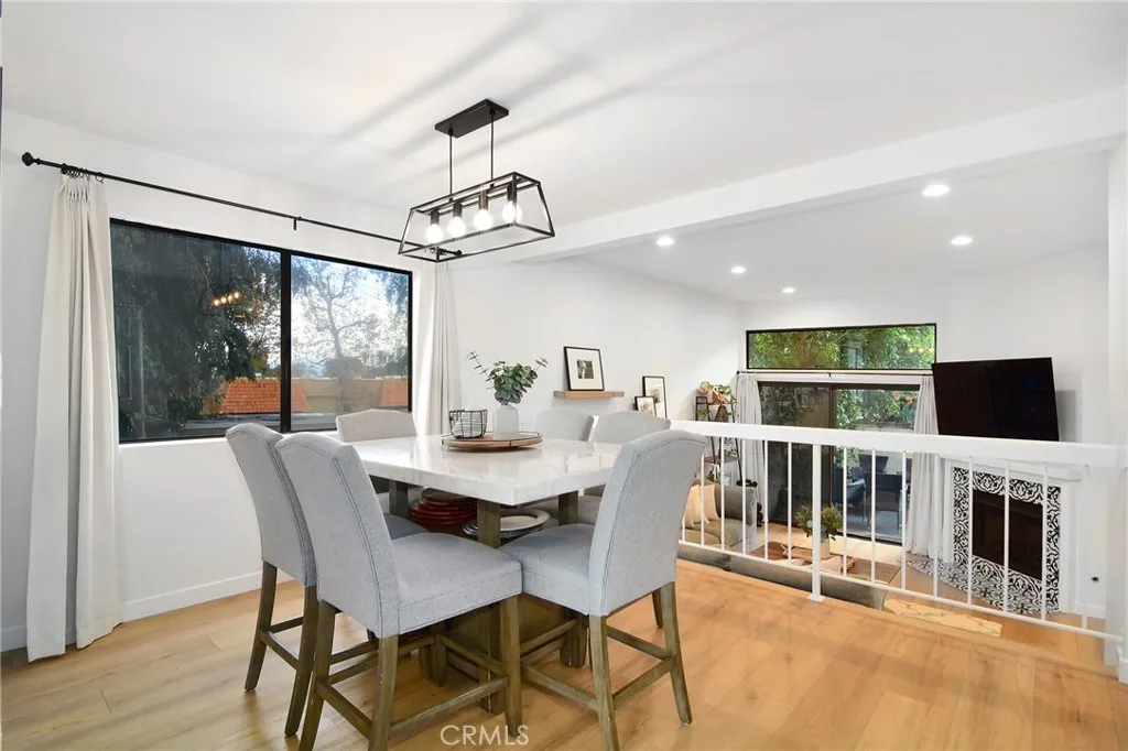 18741 Hatteras Street 1, Tarzana, California 91356 home-pic-4