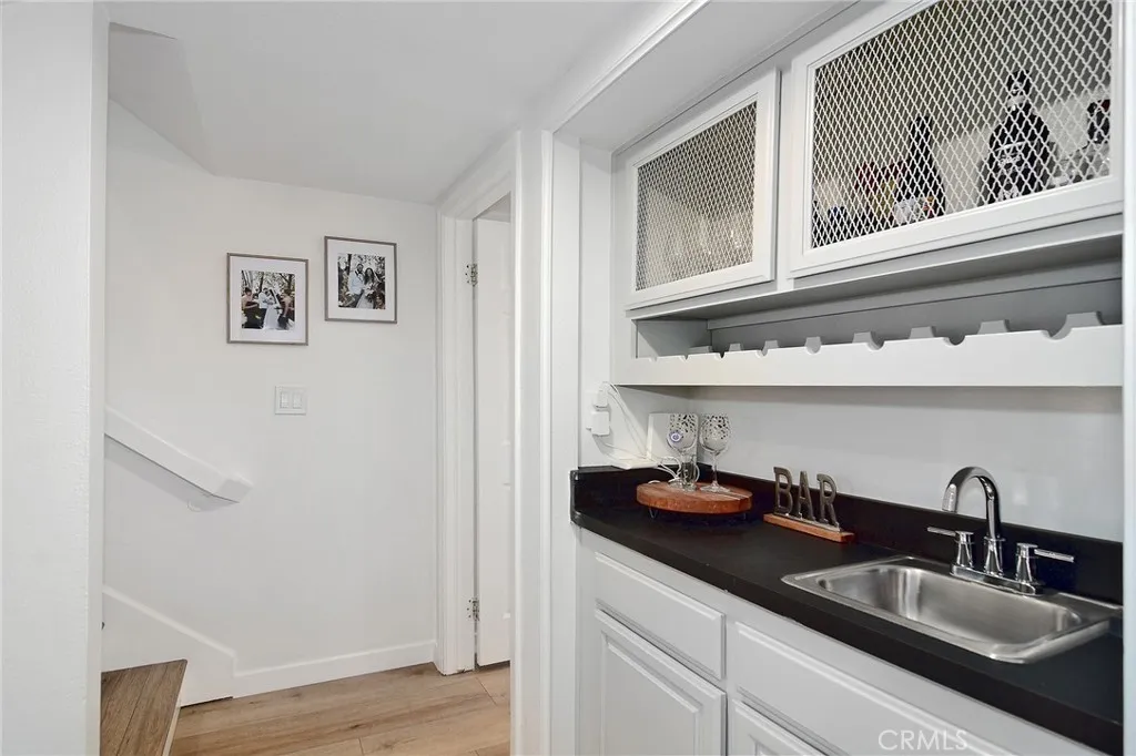 18741 Hatteras Street 1, Tarzana, California 91356 home-pic-10