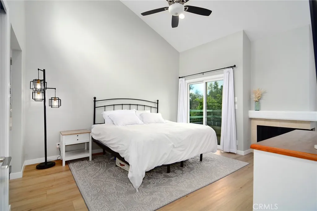 18741 Hatteras Street 1, Tarzana, California 91356 home-pic-13