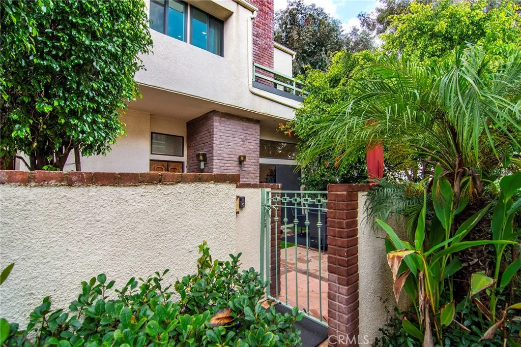 18741 Hatteras Street 1, Tarzana, California 91356 home-pic-22