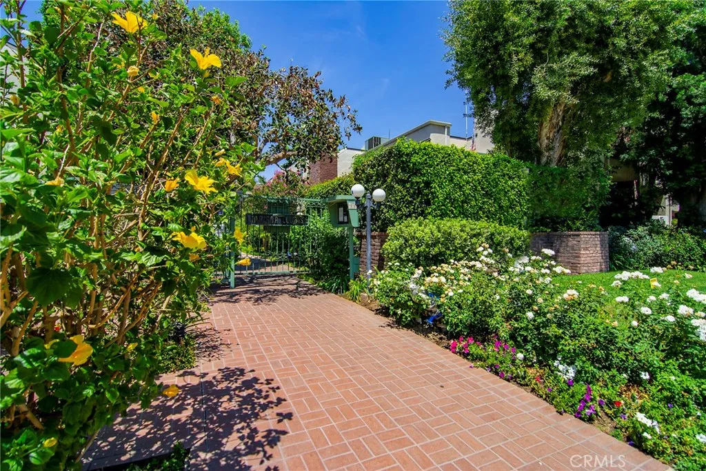 18741 Hatteras Street 1, Tarzana, California 91356 home-pic-28