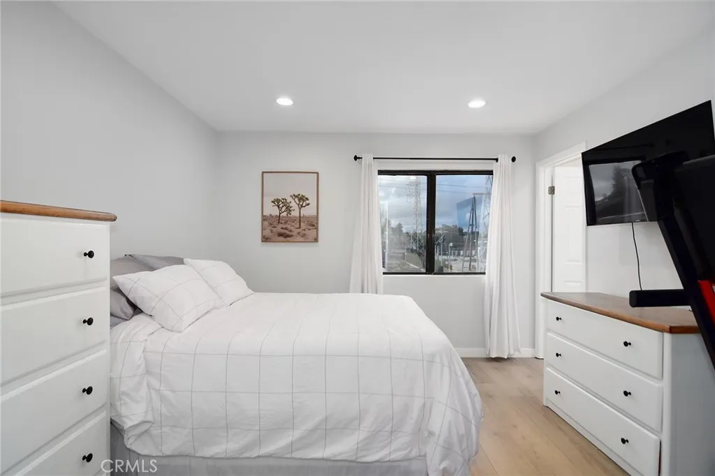18741 Hatteras Street 1, Tarzana, California 91356 home-pic-19
