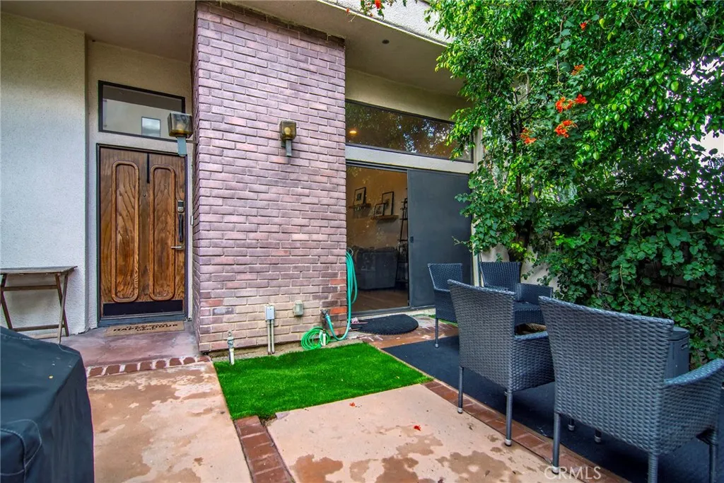 18741 Hatteras Street 1, Tarzana, California 91356 home-pic-24