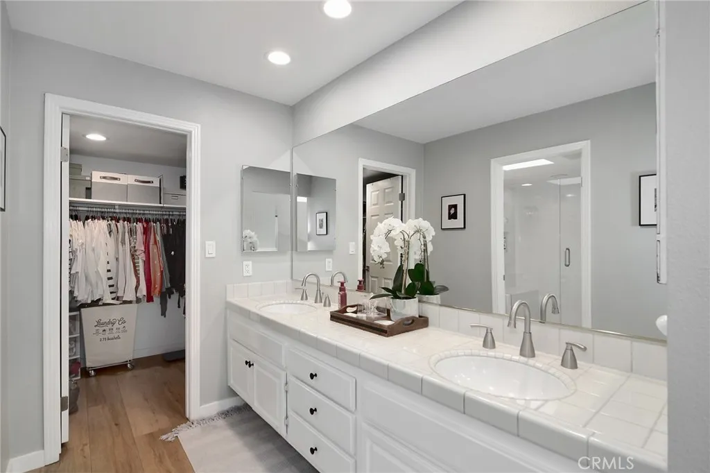 18741 Hatteras Street 1, Tarzana, California 91356 home-pic-17