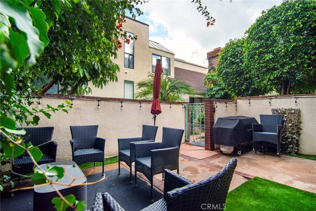 18741 Hatteras Street 1, Tarzana, California 91356 home-pic-23